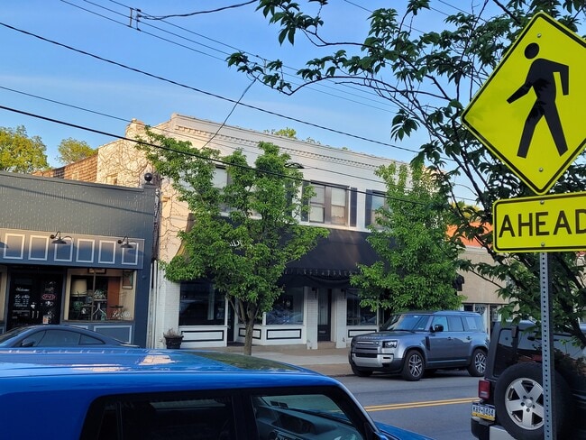 Building Photo - 823 S Braddock Ave