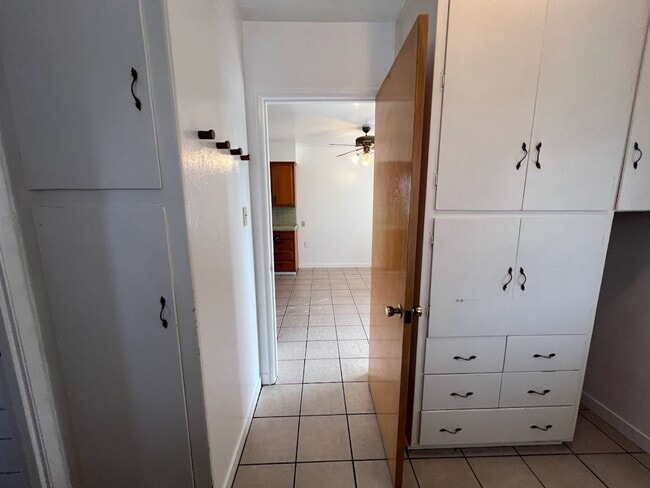 Building Photo - Reedley Country Home For rent