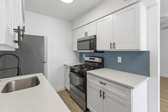 Building Photo - 302 E Monte Vista Rd