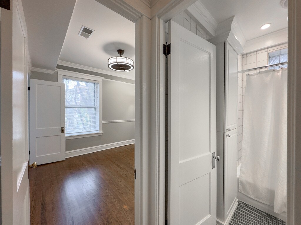 Building Photo - 1918 W Berenice Ave