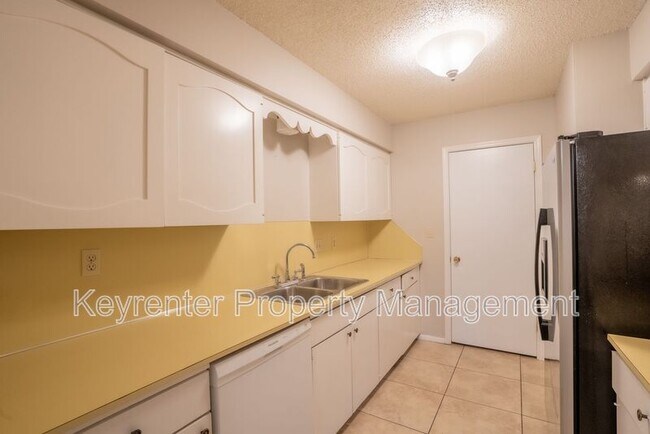 Building Photo - 6119 S Troost Ave