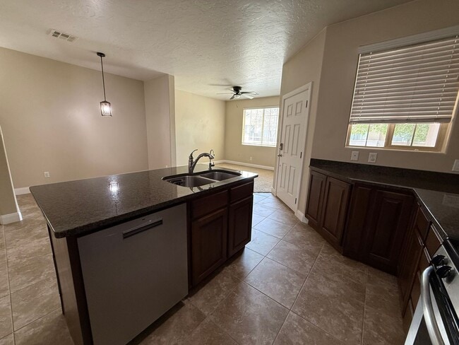 Building Photo - Townhome in Casitas at Hidden Valley with ...