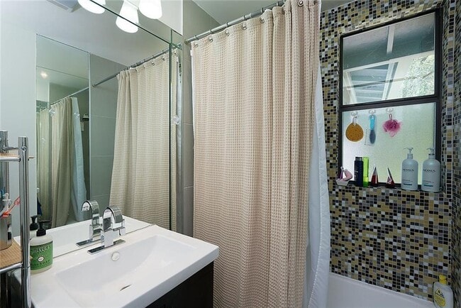 Building Photo - 1502 Corona Dr