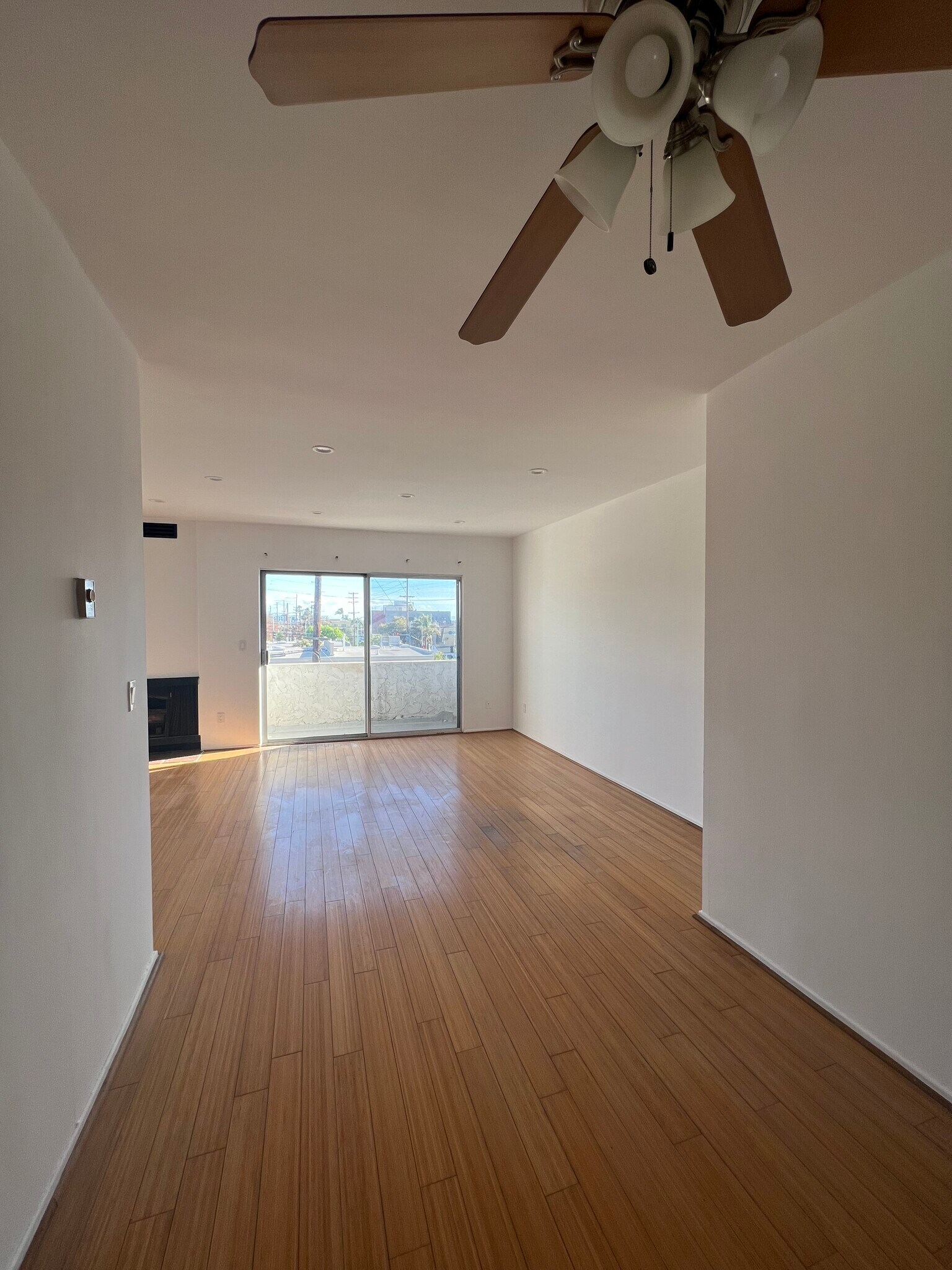 Building Photo - 1550 S Bundy Dr