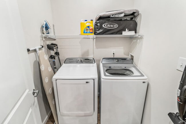 Building Photo - 193 Scarlet Oak Dr