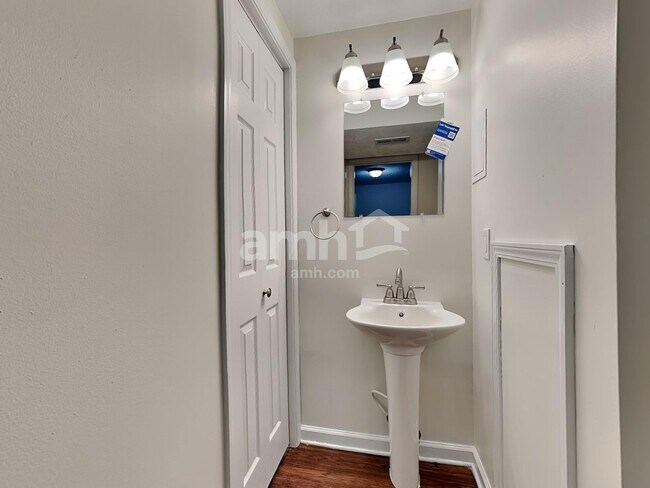 Building Photo - 1613 Blankenship Dr