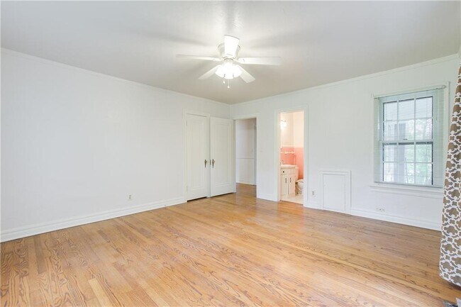 Building Photo - 1600 NW 38th St