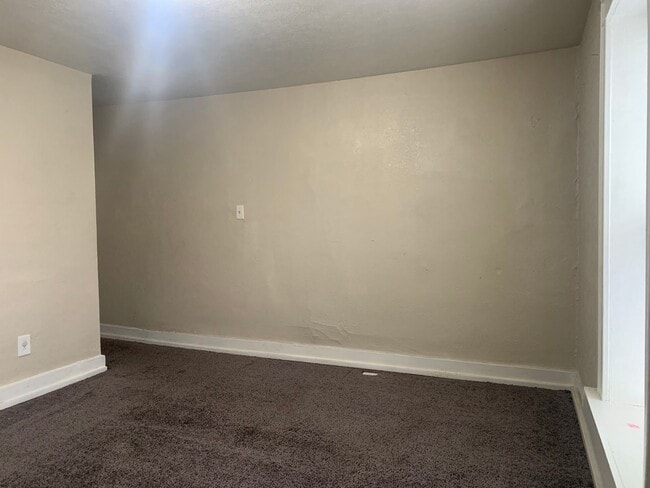 Building Photo - 352 Catherine St