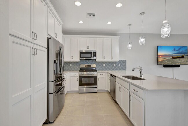 Building Photo - 12557 SW Rain River Dr
