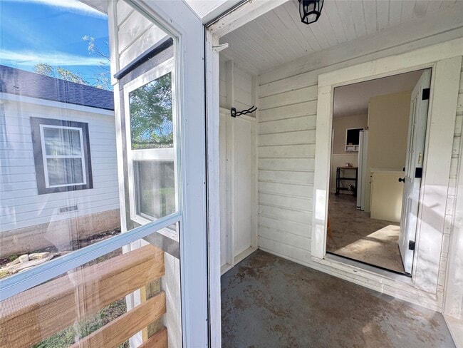 Building Photo - 1901 Marjorie St