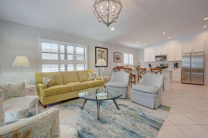 Building Photo - 669 107th Ave N