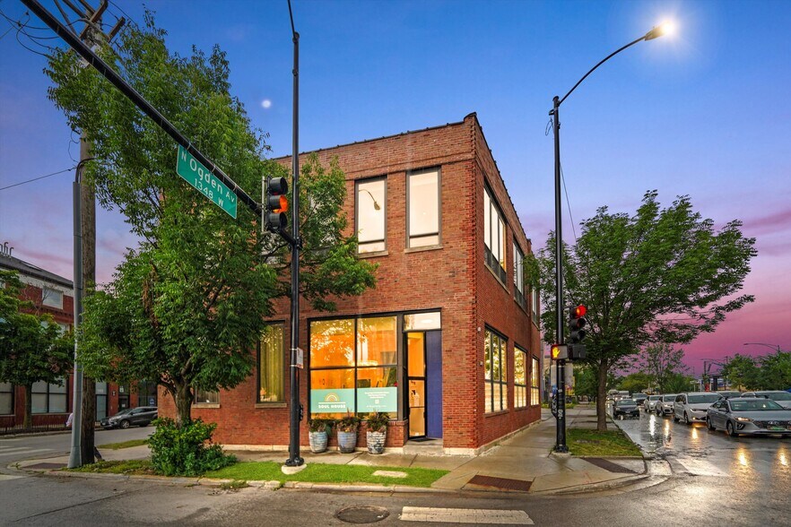 Building Photo - 300 N Ogden Ave