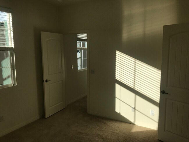 Building Photo - Luxury home 4Bedroom 3.5Bathroom in Chino