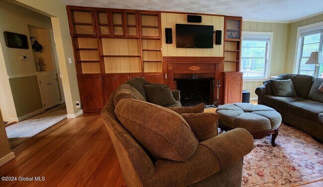 Building Photo - 535 Sand Creek Rd