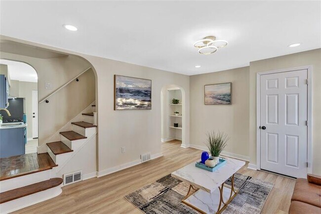 Building Photo - 407 Short Canal St