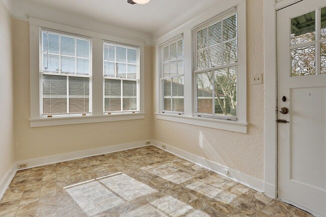 Building Photo - 128 Lake Ave