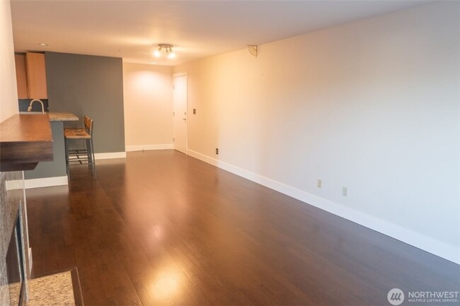 Building Photo - 2Bd/2Ba Seattle Condo