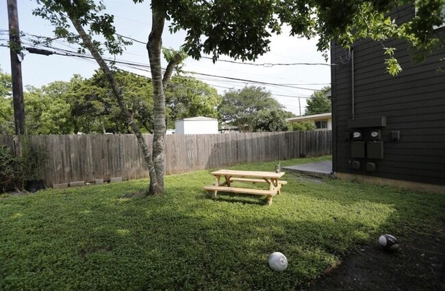 Building Photo - 7200 Dan-Jean Dr