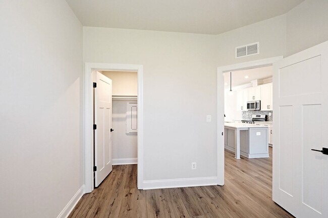 Building Photo - 2229 Leeham St