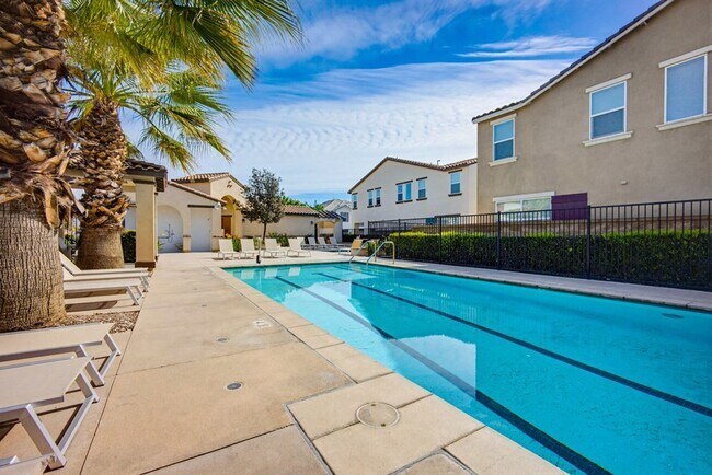 Building Photo - NEW LISTING 4 Bedroom, 3 Bathroom, 2 Garage Detached Condominium, with HVAC, Tankless Water Heate...