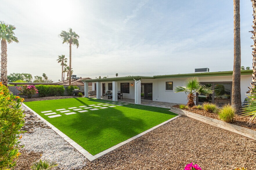 Building Photo - 2542 E Cochise Rd