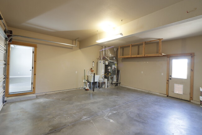 Building Photo - Charming 3-Bedroom Home with Designer Touc...