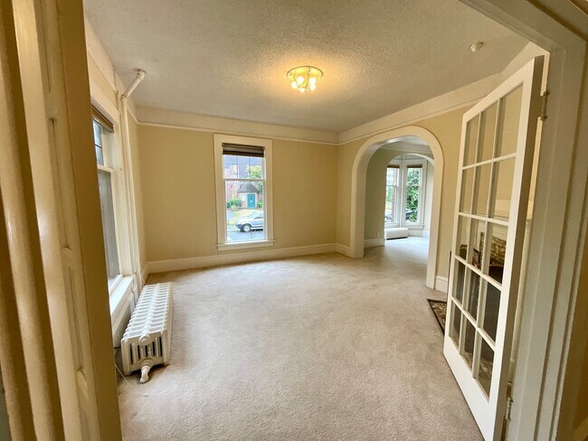 Building Photo - $500 Move In Special - Beautiful 3-bedroom...