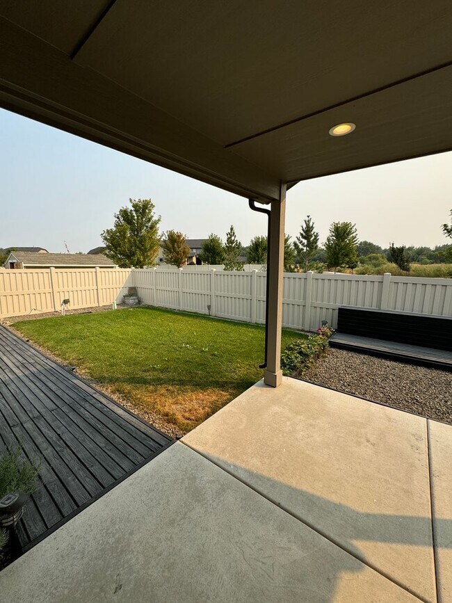 Building Photo - Charming 3-bedroom, 2-bathroom home locate...