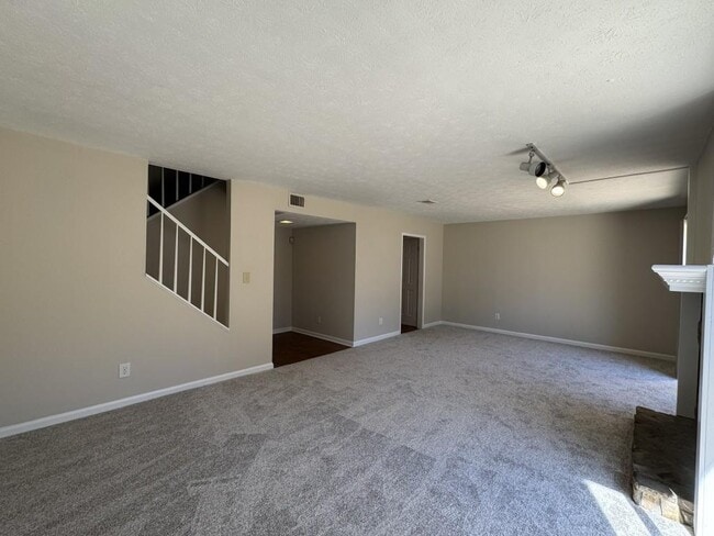 Building Photo - 731 Hanover Ln SE