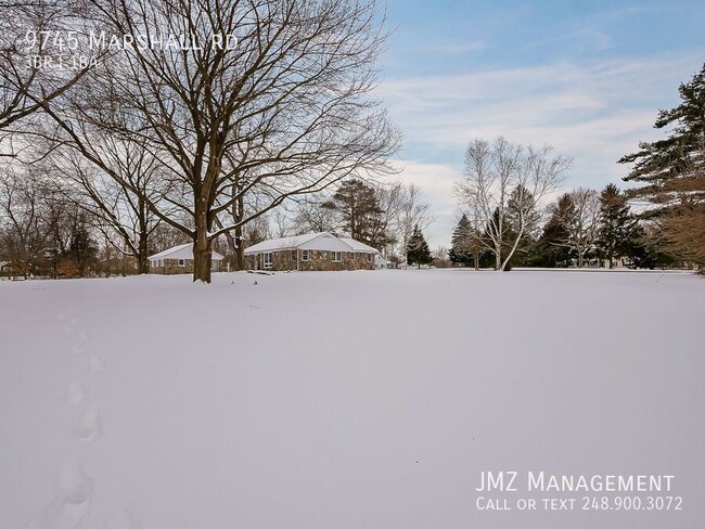 Building Photo - Welcome to this beautiful and cozy 3 bedro...