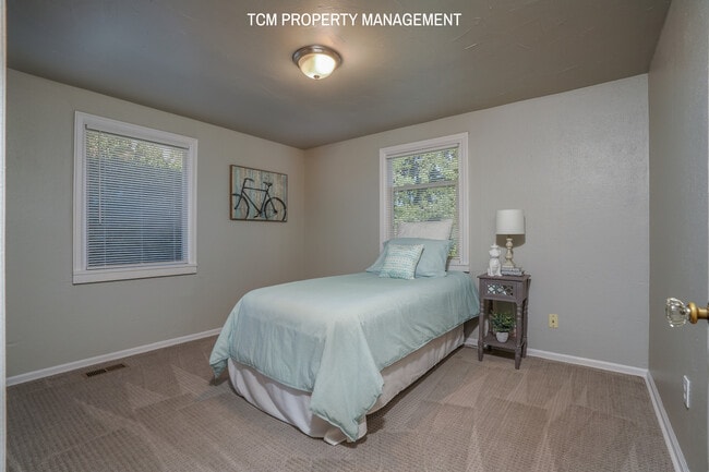 Building Photo - 8437 S M St