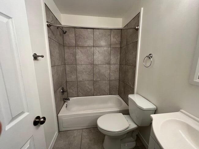 Building Photo - 1412 Nestlewood Ct