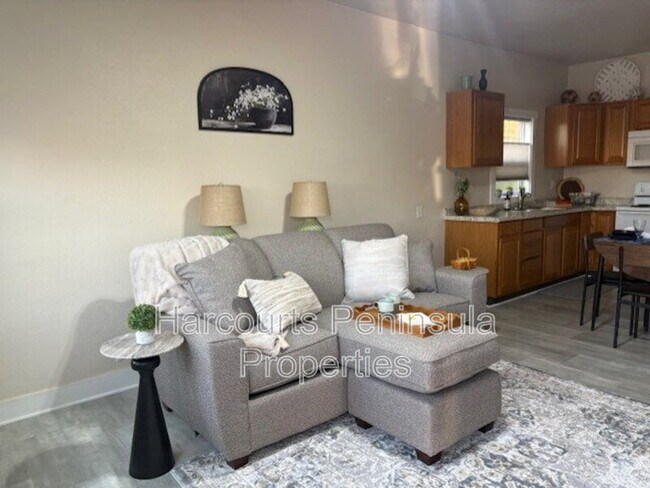 Building Photo - 2305 6th St