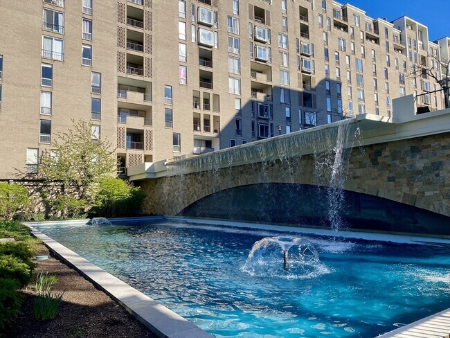 Building Photo - 99 Pond Ave