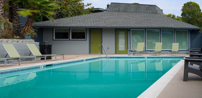 Building Photo - 390 Alameda del Prado