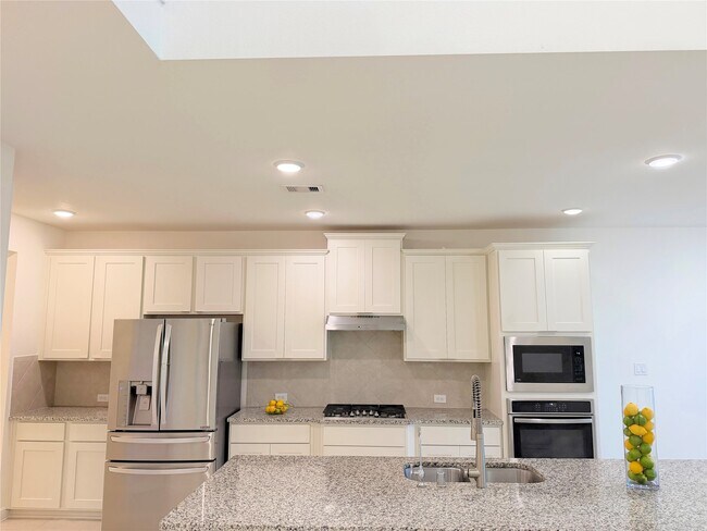 Building Photo - 8611 Oakdale Blf Ct