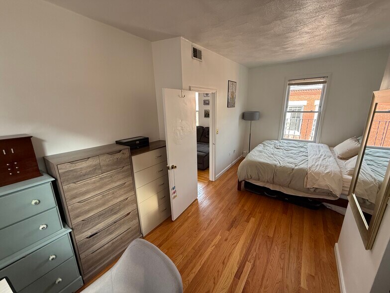 Building Photo - 25 Hanover Ave