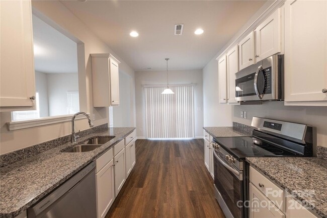 Building Photo - 146 S Bell Ave