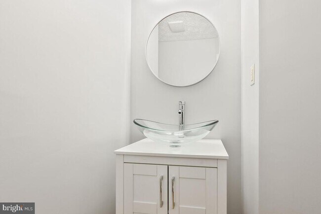Building Photo - 7802 Shallowbrook Ct