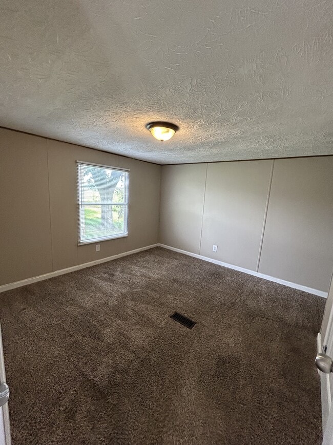 Building Photo - 405 Debby St