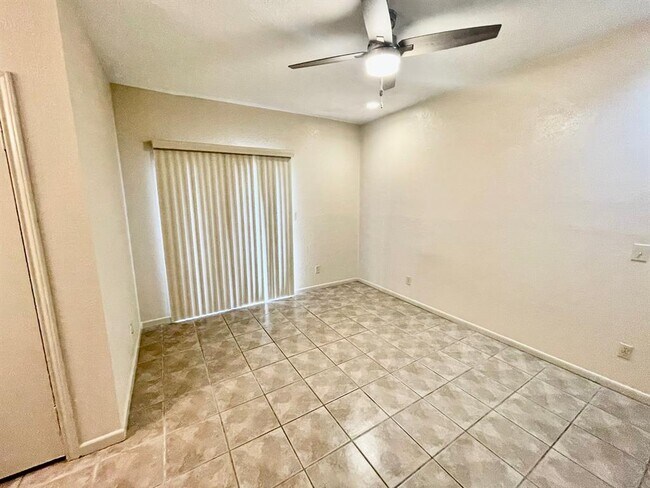 Building Photo - 421 W San Antonio St
