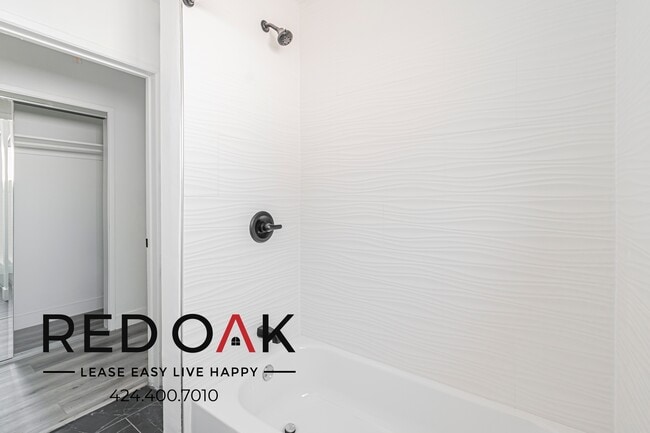 Building Photo - 8514 Sherwood Dr