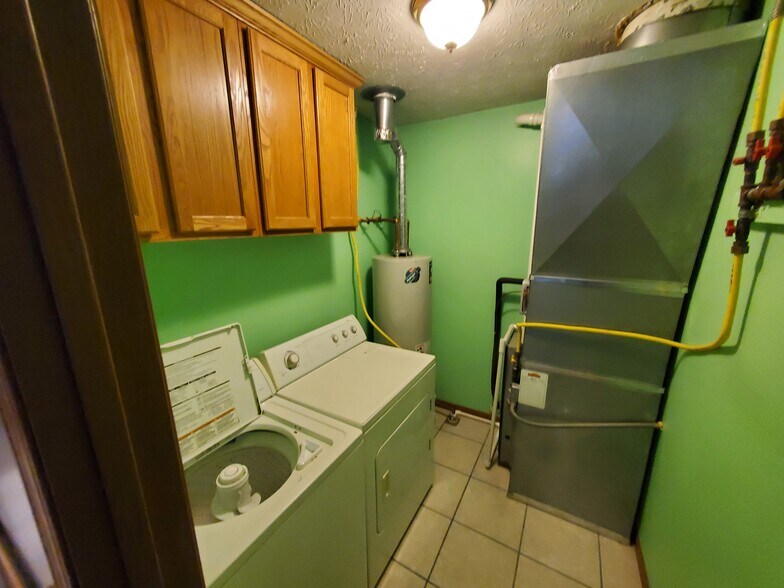 Utility room w/wash dry - 2450 Hopkins Dr