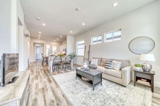 Building Photo - D62