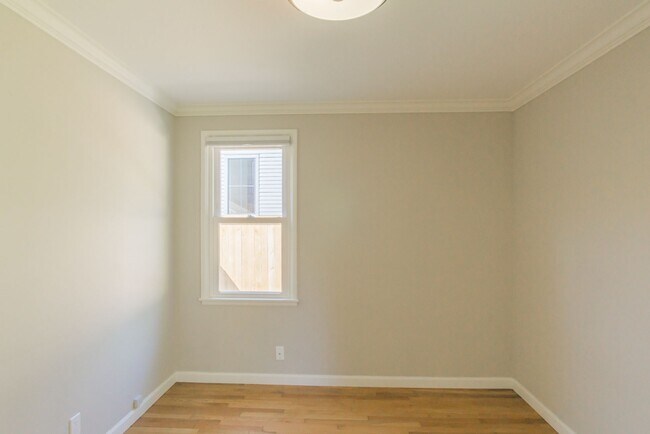 Building Photo - 3Bd/1Ba Seattle House