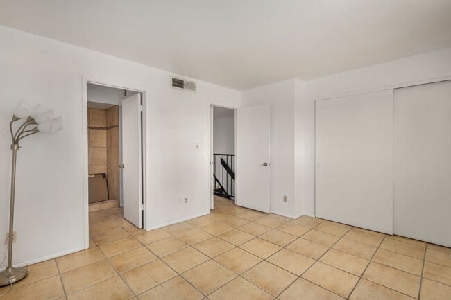 Building Photo - 1052 S San Jose