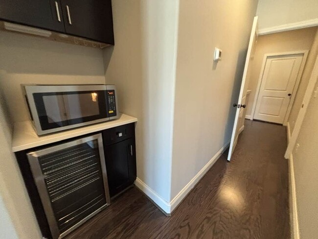 Building Photo - 999 Lennox Blvd