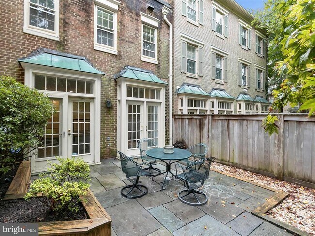 Building Photo - 4424 Westover Pl NW