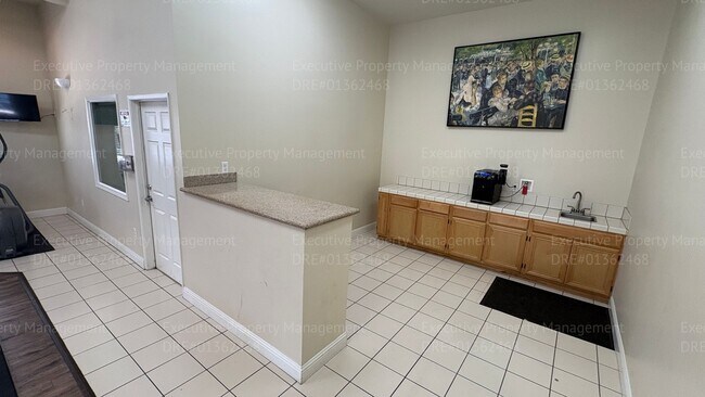 Building Photo - Glolden Valley Luxury Apartments Complex