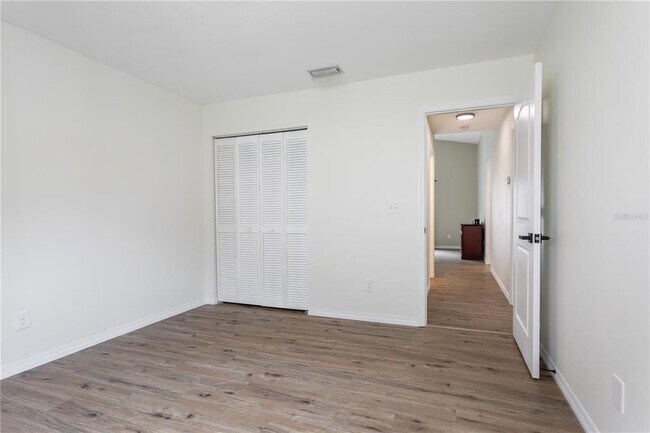 Building Photo - 1713 Whispering Dr E